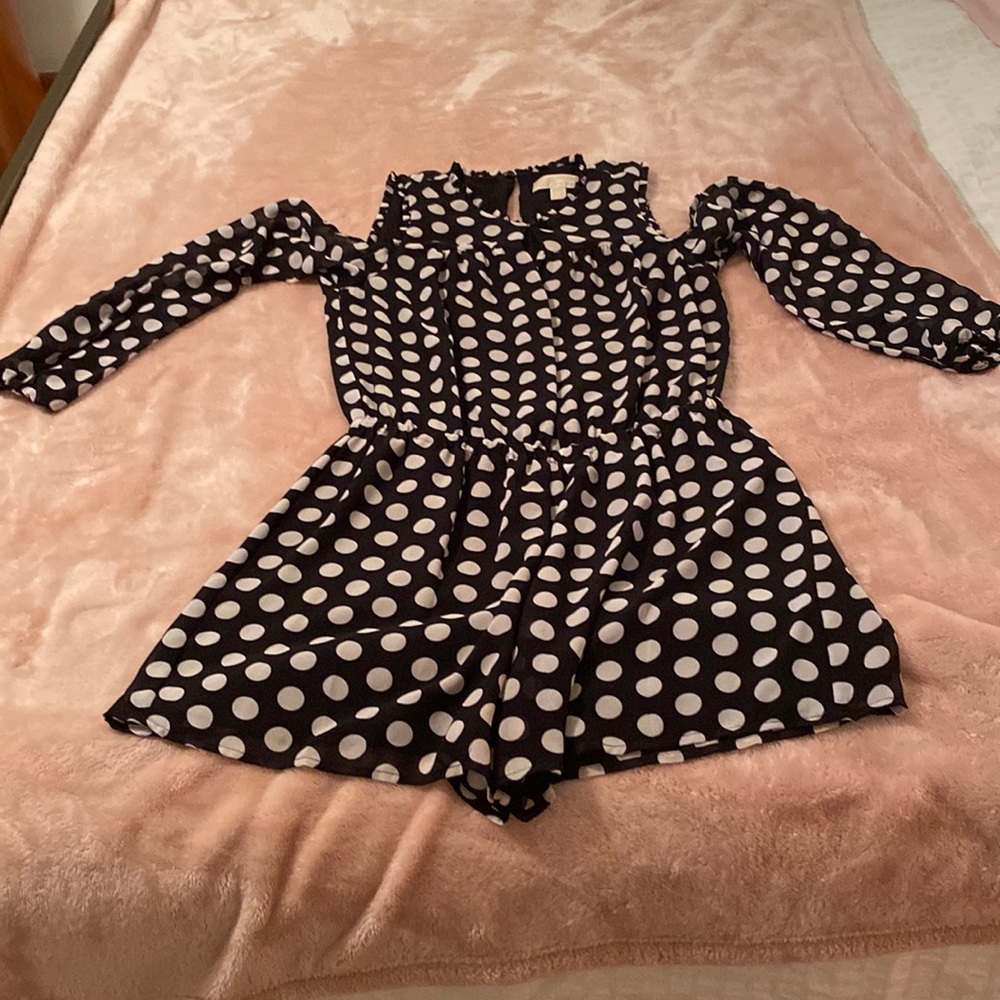 Women’s shorts jumper. Size medium.